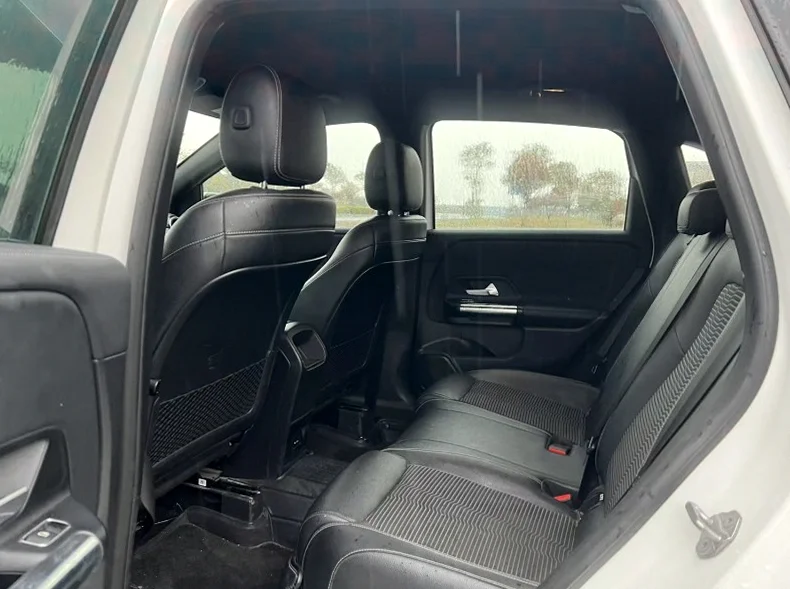 奔驰B 后面外观二