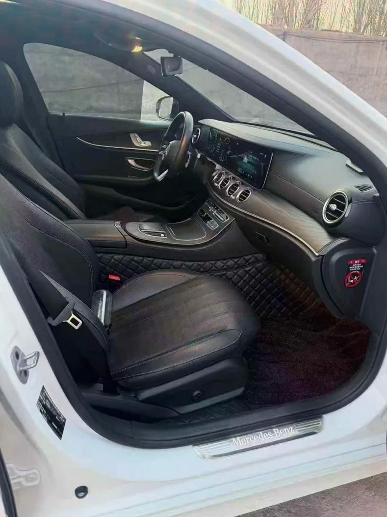 奔驰E 后面外观三