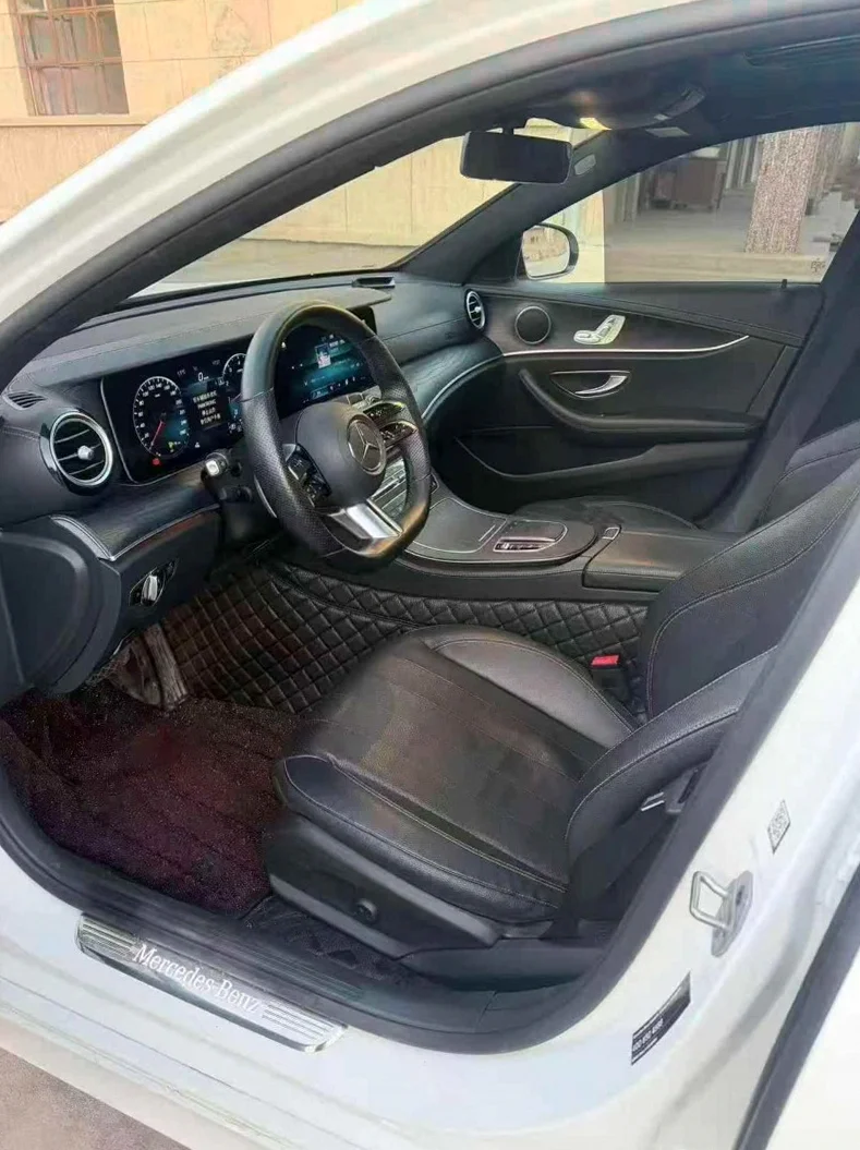 奔驰E 后面外观二