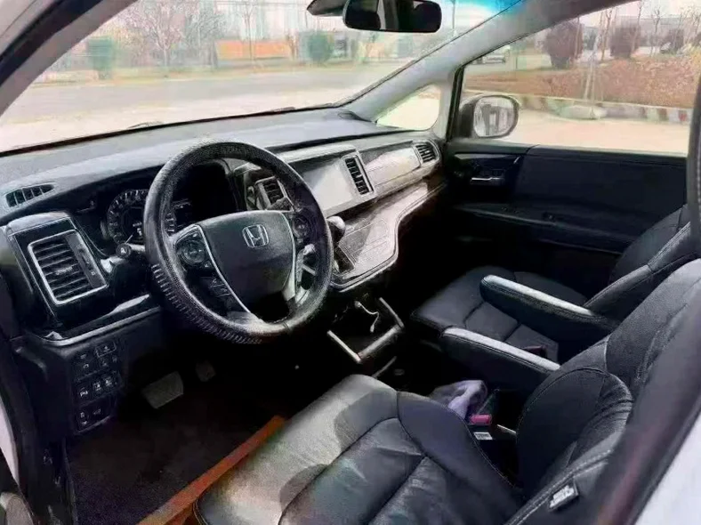 本田艾力绅 后面外观二