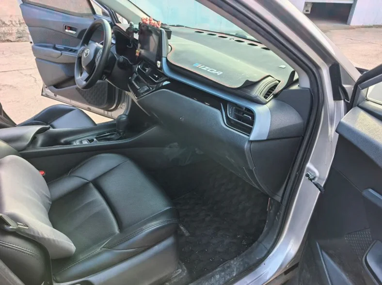 丰田奕泽 内饰后排