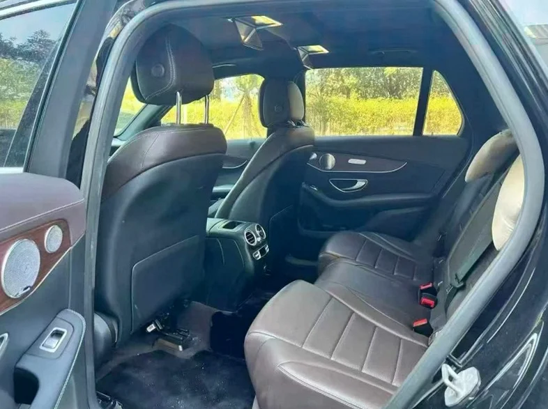 奔驰GLC 内饰后排