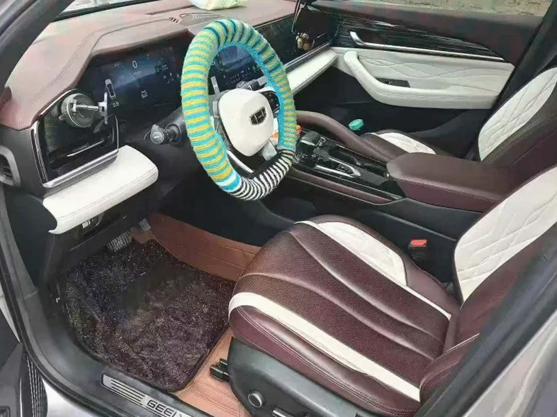 吉利星越 后面外观一