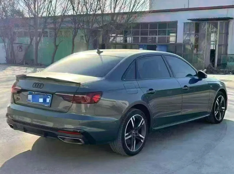 奥迪A4L 内饰后排