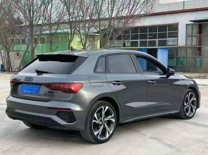 奥迪A3 内饰后排