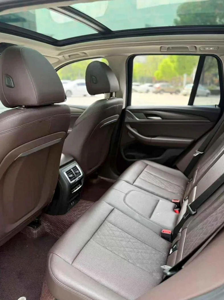 宝马X3 后面外观二