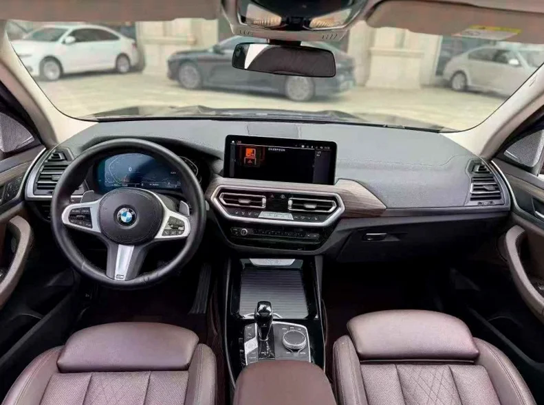 宝马X3 后面外观三