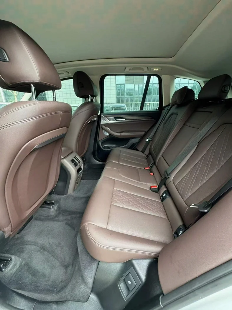 宝马X3 后面外观三