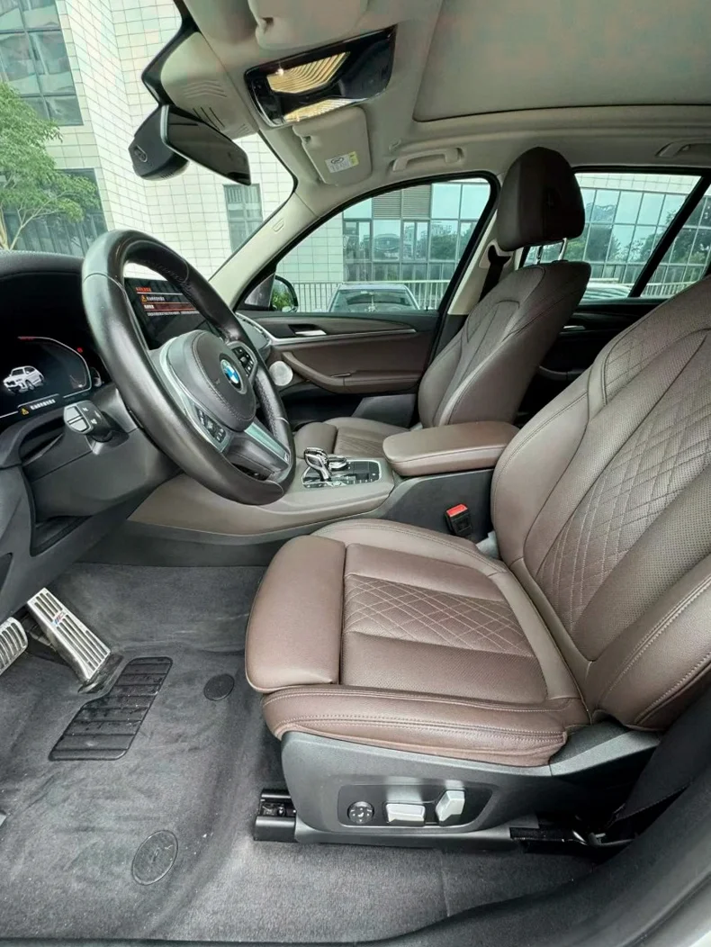 宝马X3 后面外观一