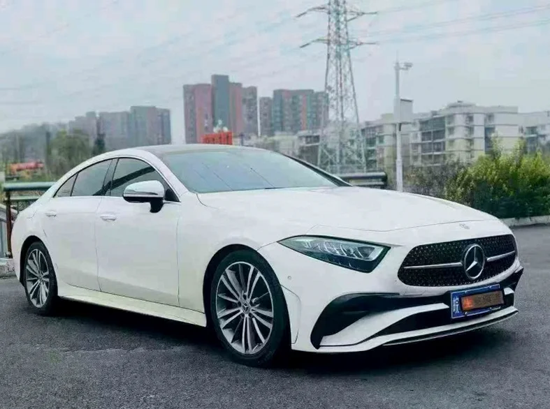 奔驰CLS 正面外观二