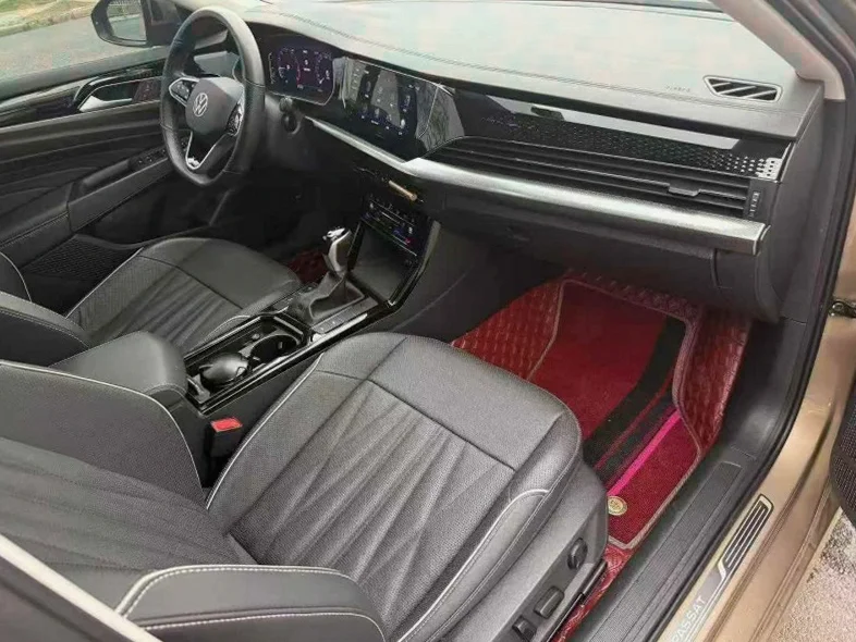 大众帕萨特 内饰后排