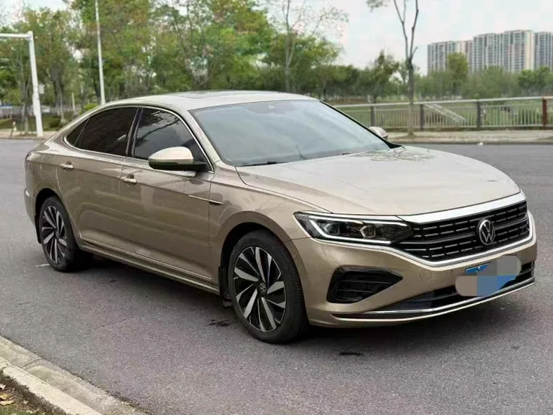 大众帕萨特 正面外观二