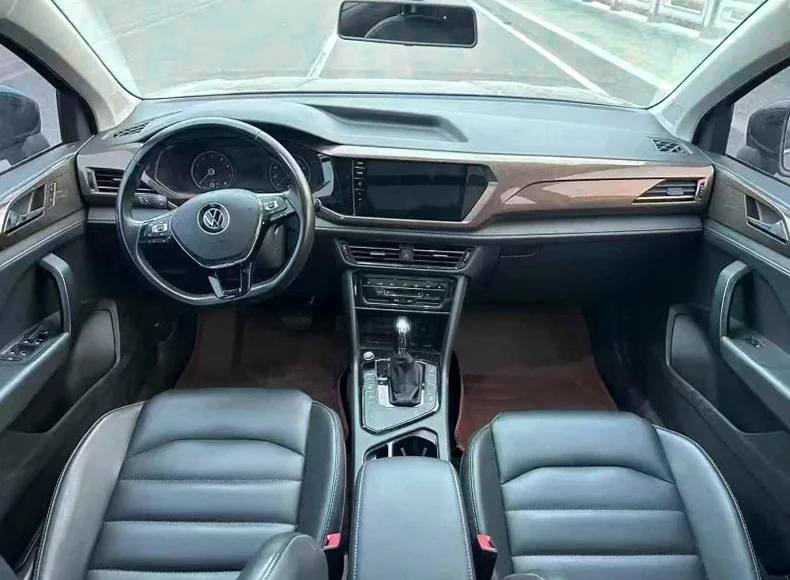 大众途岳 驾驶室