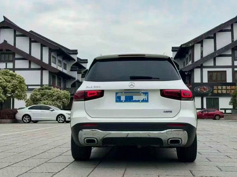 奔驰GLB 后面外观三