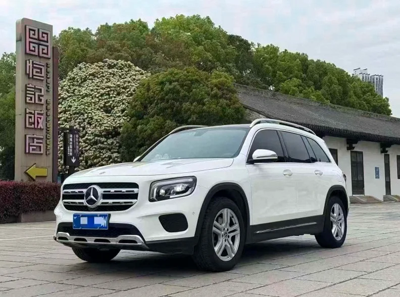 奔驰GLB 正面外观二
