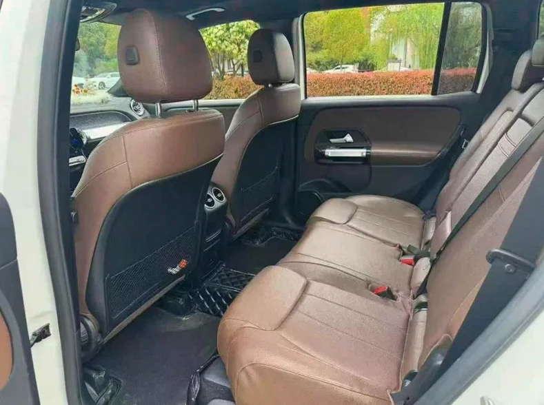 奔驰GLB 正面外观三