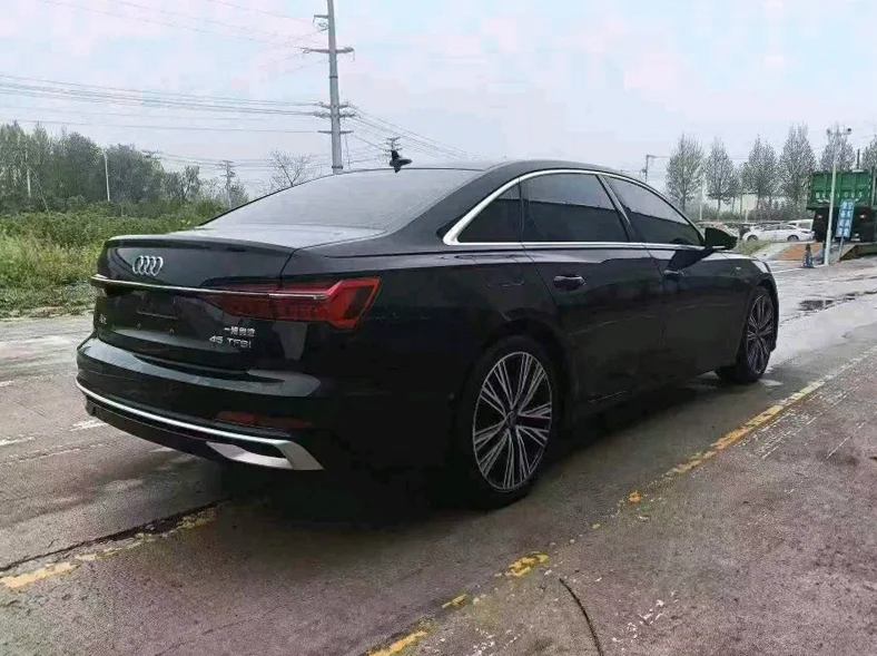 奥迪A6L 内饰前排