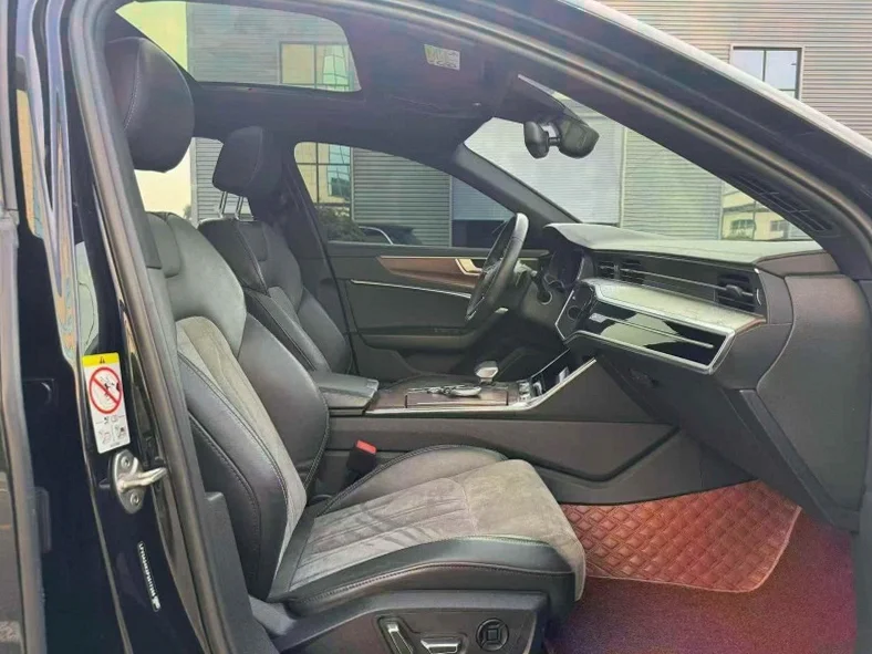 奥迪A6L 内饰前排