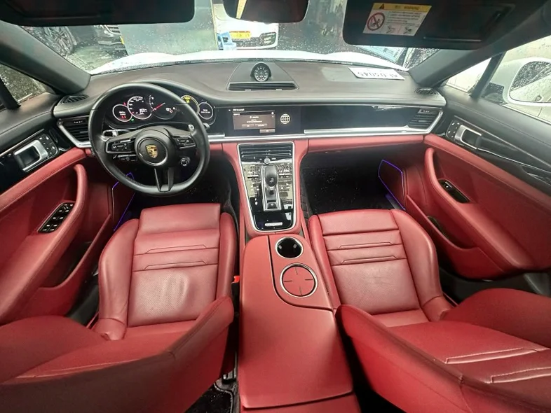 保时捷帕拉梅拉 后面外观一