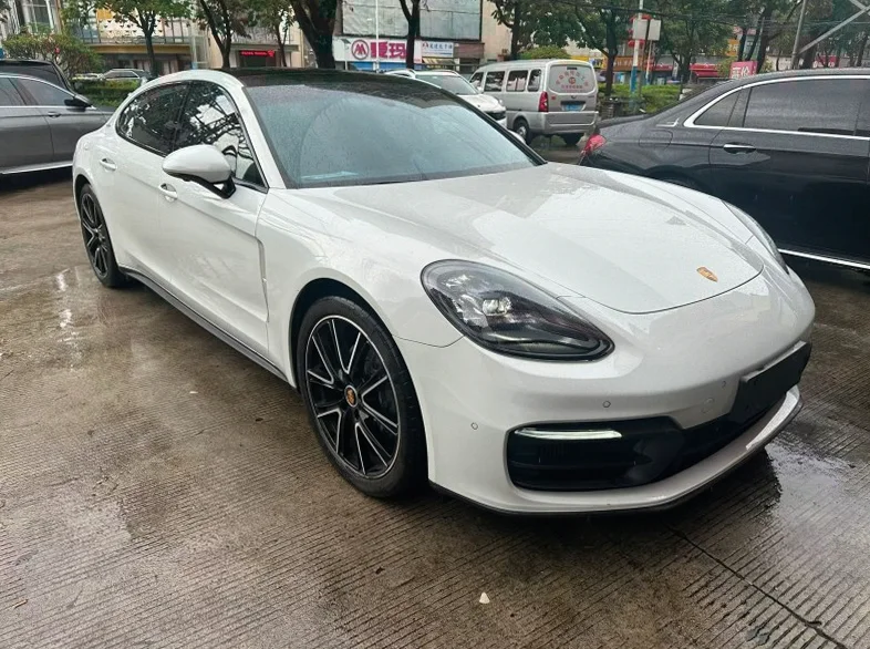 保时捷帕拉梅拉 正面外观二