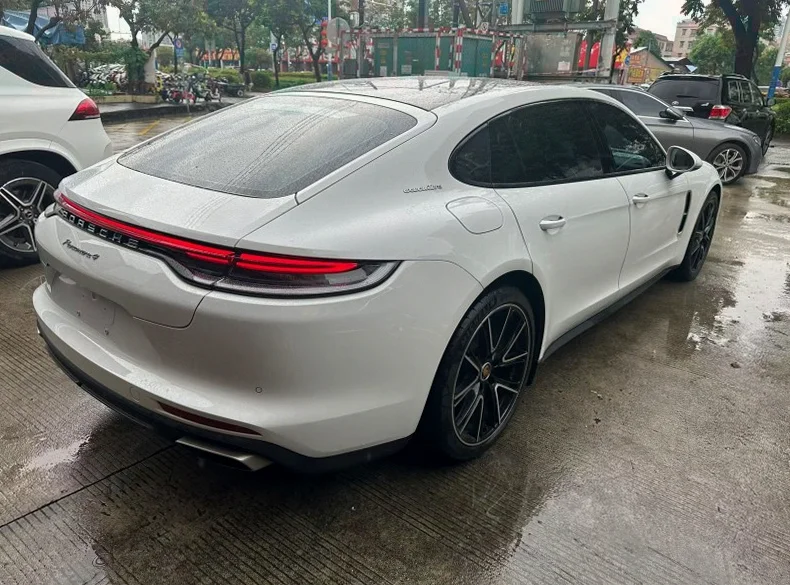 保时捷帕拉梅拉 内饰后排