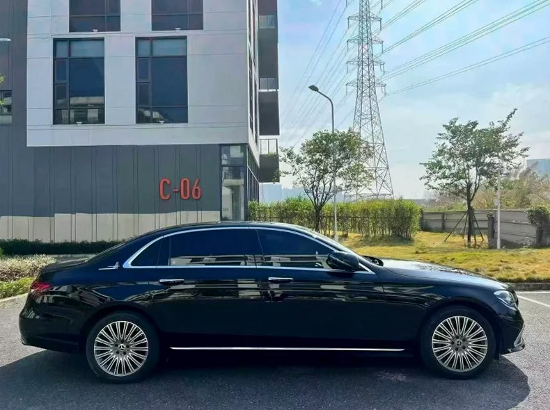 奔驰E 后面外观二