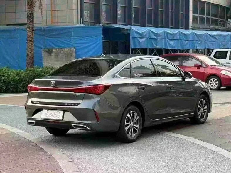 长安汽车逸动 内饰后排