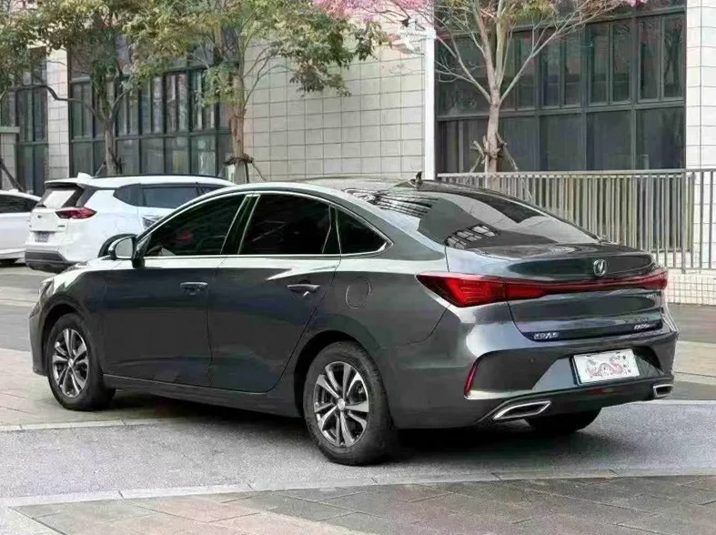 长安汽车逸动 内饰前排