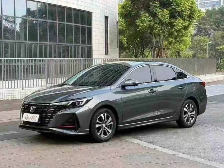 长安汽车逸动 正面外观二