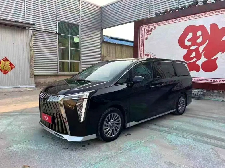 传祺M8 正面外观二