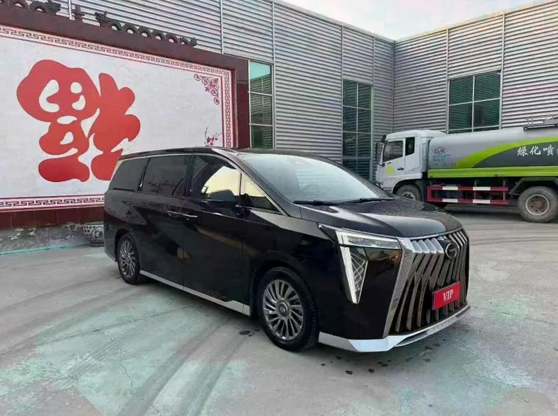 传祺M8 正面外观三