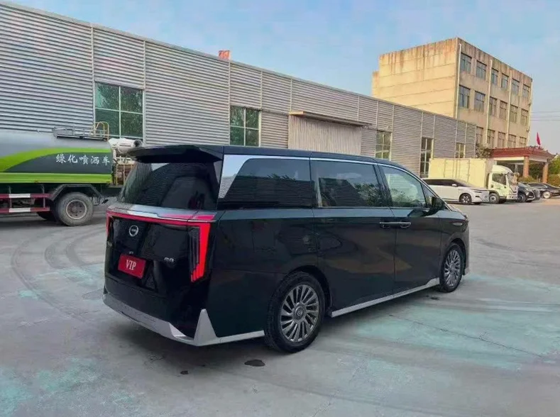 传祺M8 后面外观一