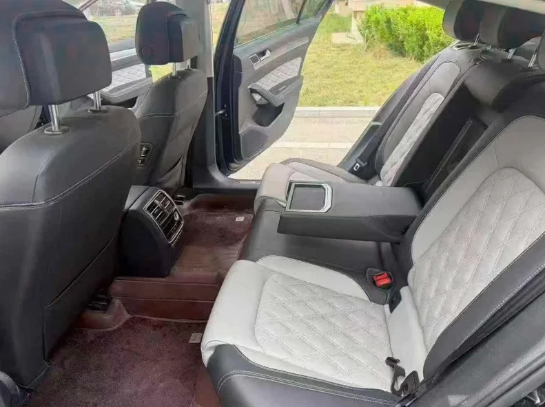 大众迈腾 后面外观一