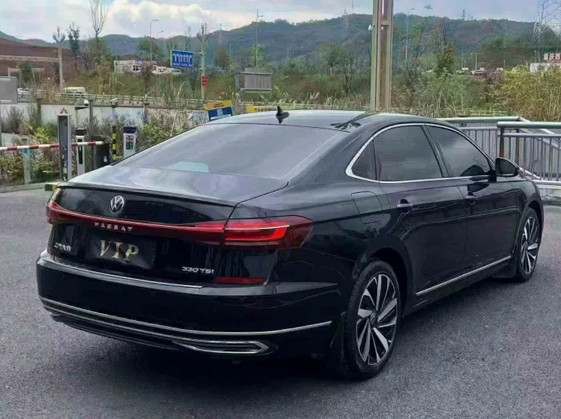 大众帕萨特 内饰后排