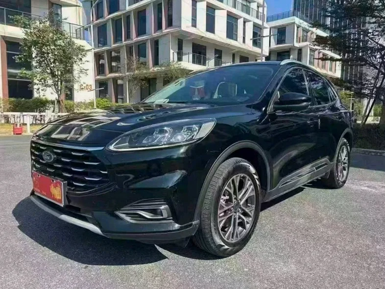 福特锐际 驾驶室