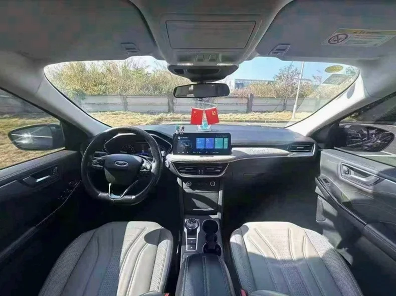 福特锐际 内饰前排