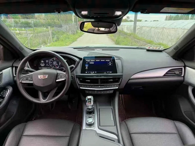 凯迪拉克CT5 后面外观一