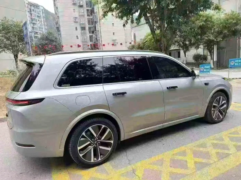 理想L9 内饰前排