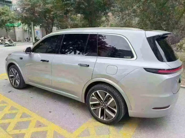 理想L9 内饰后排