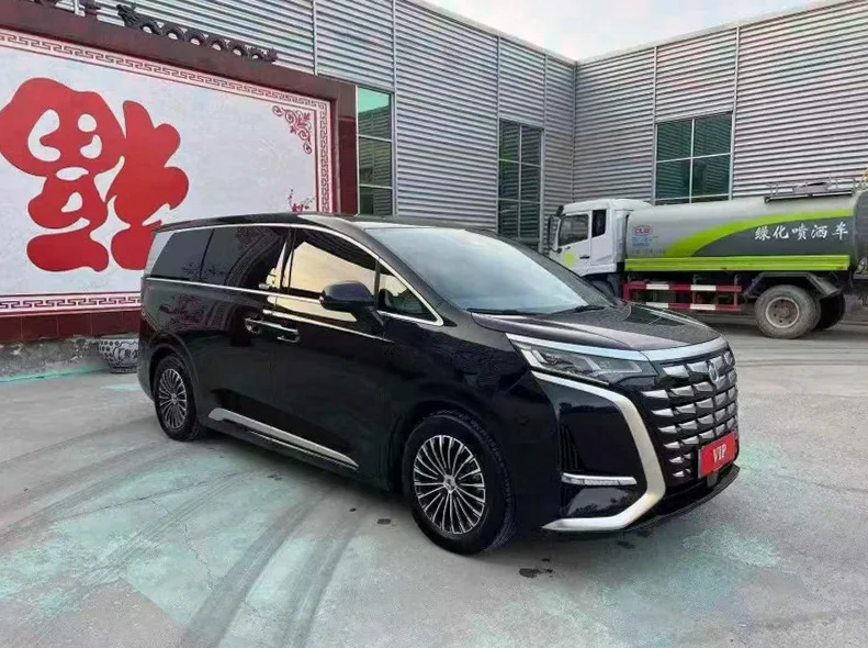 腾势D9 正面外观三