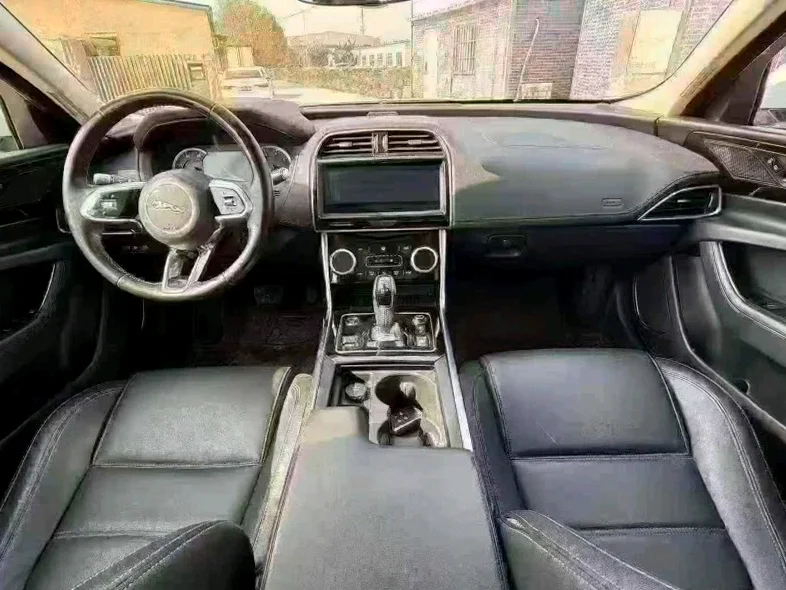 捷豹XEL 正面外观三