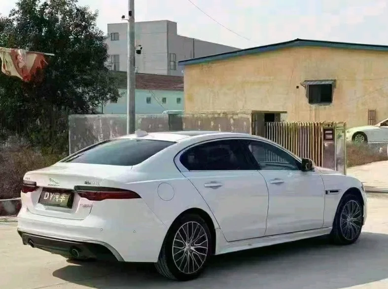 捷豹XEL 内饰后排