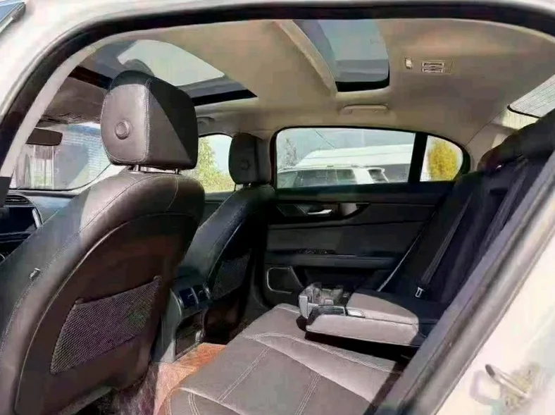 捷豹XEL 后面外观一