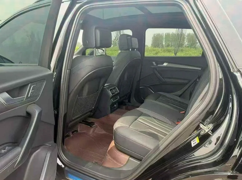 奥迪Q5 内饰前排