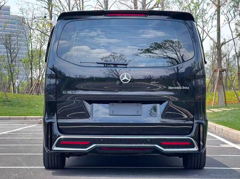 奔驰威霆 后面外观二