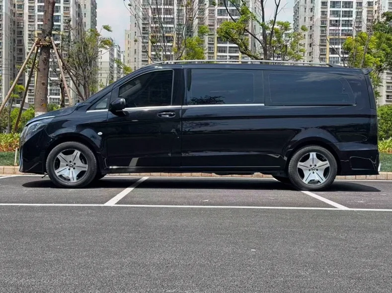 奔驰威霆 正面外观三