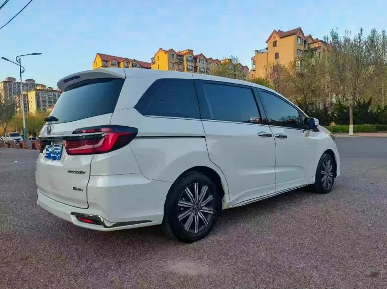 本田奥德赛 后面外观一