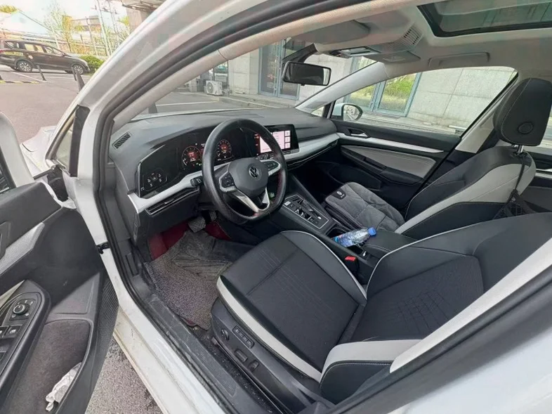 大众高尔夫 驾驶室