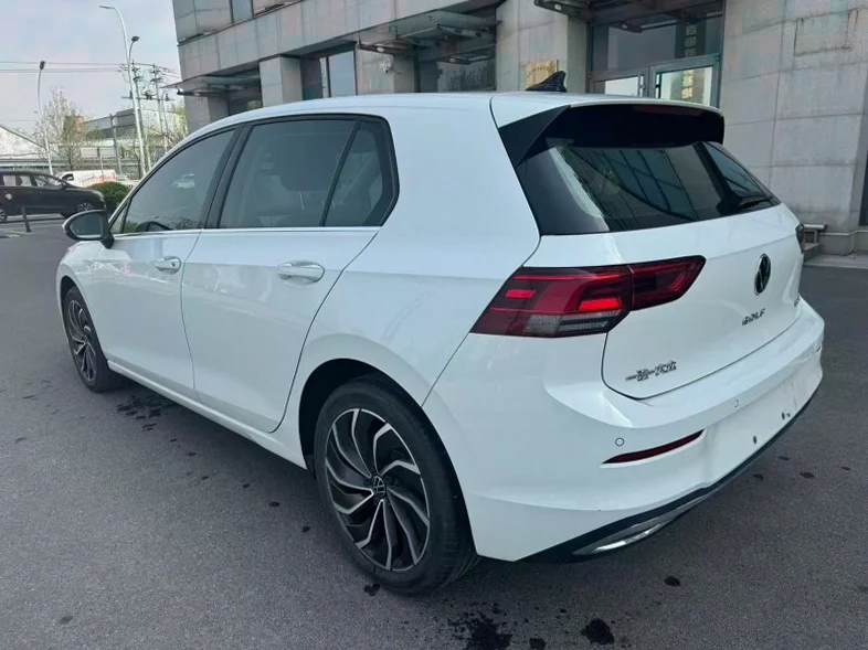 大众高尔夫 后面外观一