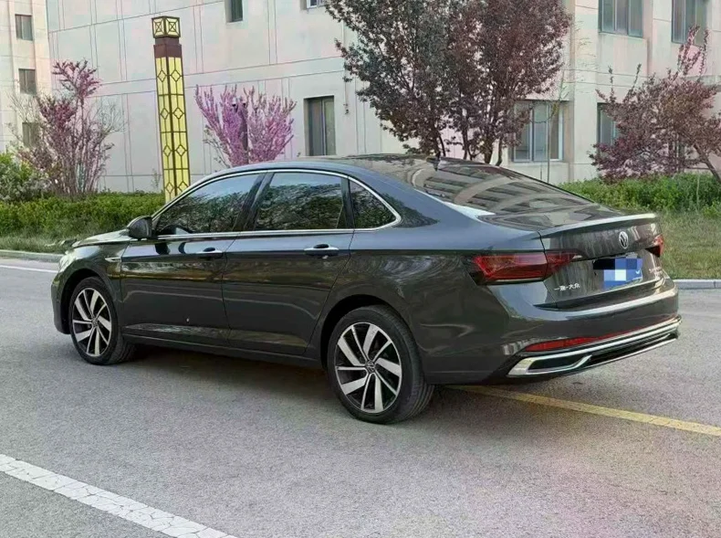 大众速腾 驾驶室